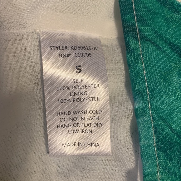 Vestique Small White with Green Foliage Dress - Picture 9 of 10